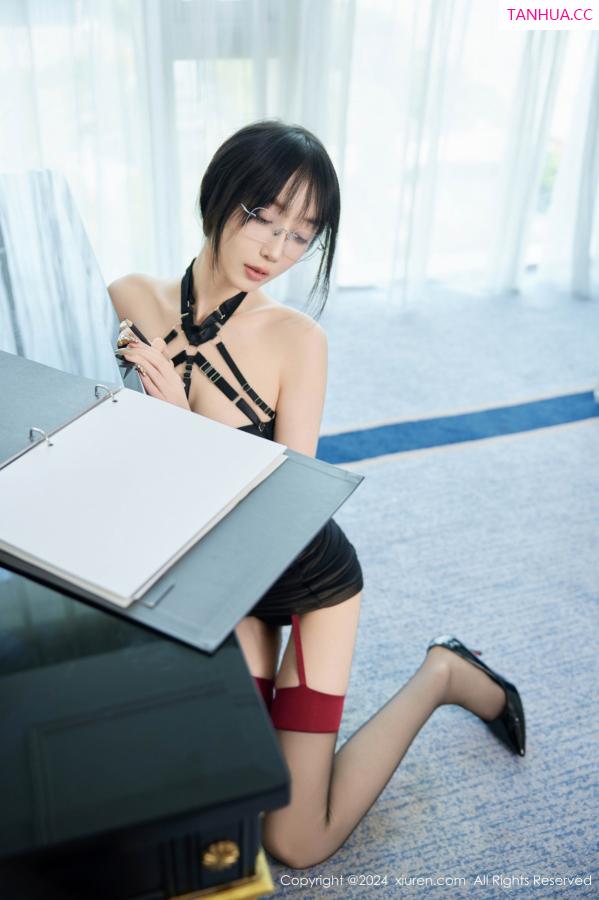 玥儿玥  [XiuRen]高清写真图 2024.11.15 No.9455 玥儿玥er 美腿黑丝第13张图片